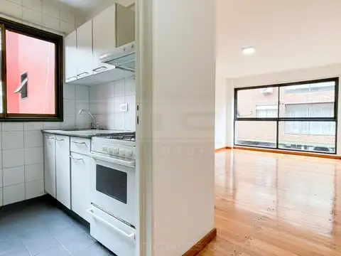 Garibaldi al 300, entre Diego Palma y Alsina