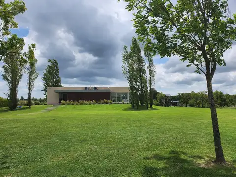 LOTE A LA LAGUNA EN BARRIO CERRADO EL CAZAL ESCOBAR 200