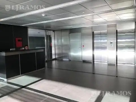 Oficina en Alquiler con 3 cocheras