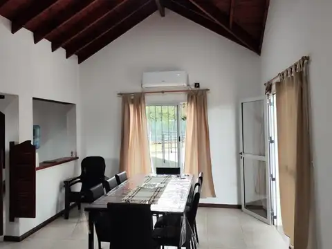 Casa 4 ambientes con 2 baños
