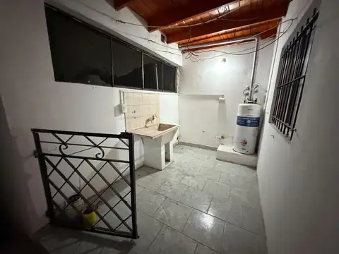 Depto Tipo Casa en Alquiler en Wilde, $ 680.000