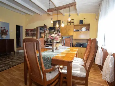 Casa 6 ambientes con 2 baños