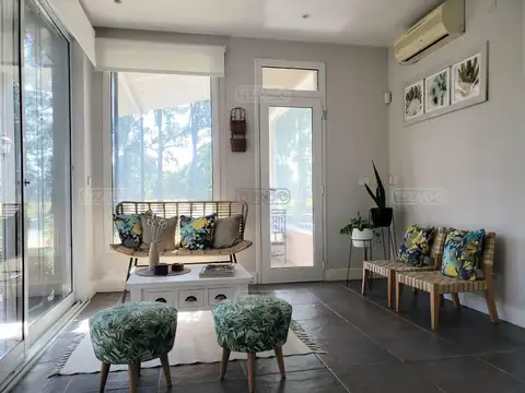 Casa 5 ambientes con 4 baños
