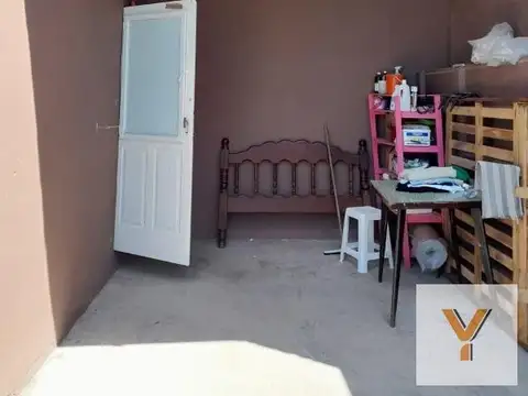Casa en venta - 2 Dormitorios 1 Baño 1 Cochera - 290Mts2 - Las Flores