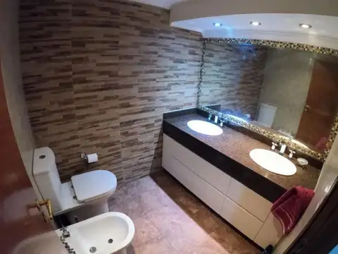 Casa 5 ambientes con 3 baños