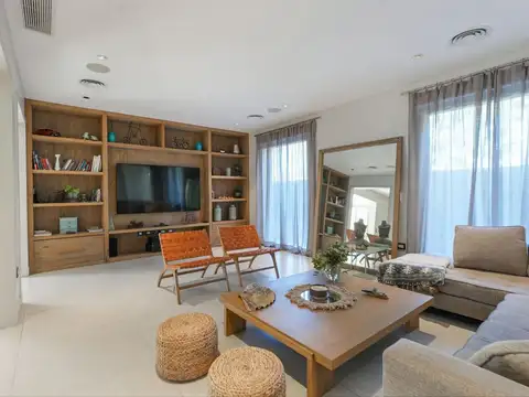 Casa 9 ambientes con 6 baños