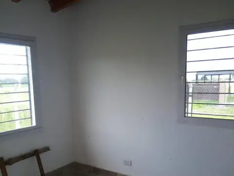 Casa 3 ambientes con 1 baño