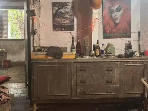 Casa 11 ambientes con 2 baños