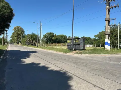 Local en Manuel B Gonnet