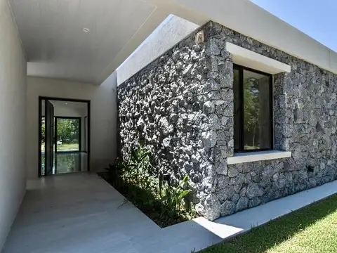 Casa moderna a estrenar en venta en La Concepcion Lujan apta credito hipotecario