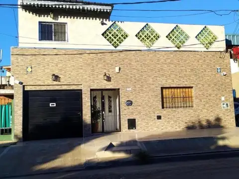 Casa Multifamiliar en venta - 7 Dormitorios 3 Baños - San Miguel