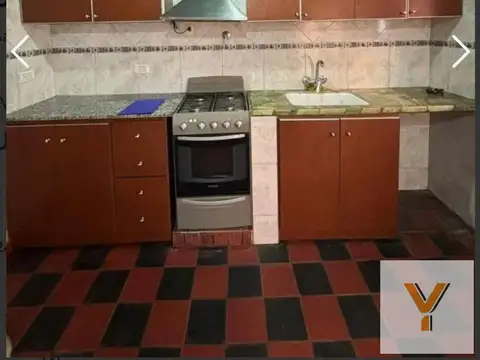 Casa 8 ambientes con 3 baños