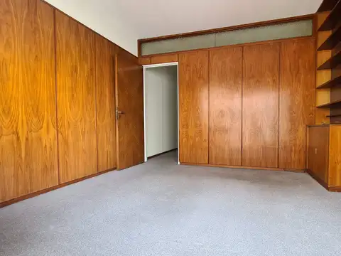 Oficina de 2 ambientes con balcón, al frente, piso alto