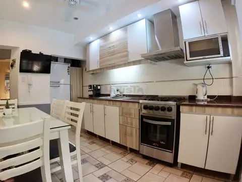 Depto Tipo Casa en Venta en San Nicolás, USD 180.000