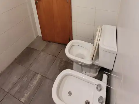 Oficina 3 ambientes con 2 baños