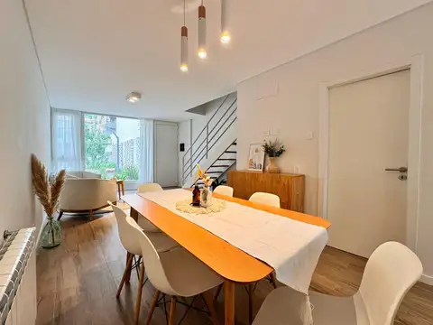 Venta - Departamento dúplex de dos dormitorios con patio en Abasto, Rosario