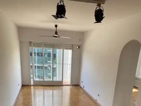 VICENTE LOPEZ - AV LIBERTADOR 70 - 3 AMB C/Balcon y Cochera -  $800.000 + EXP $265.000