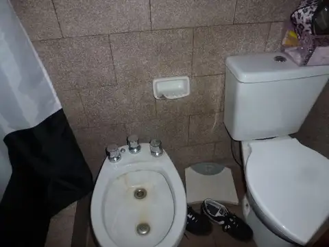 Av A Rolon 700, Piso 1