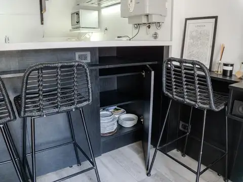 Departamento de 2 amb. en dúplex con balcón y parrilla