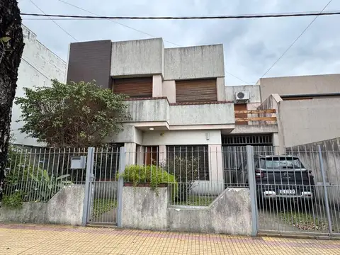 Casa en Venta en La Plata [Cod: 898]