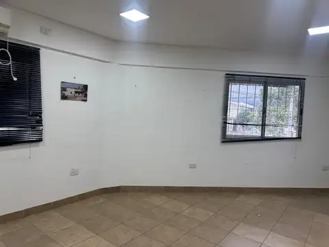 OPORTUNIDAD! Galpón en venta con excelente ubicación
