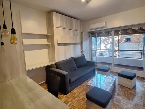 Luminoso y cómodo monoambiente al frente con balcón