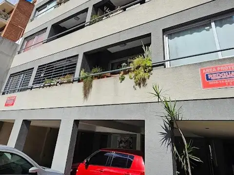 Departamento 2 ambientes en el centro de Castelar Sur. 