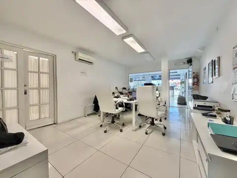 Local con gran vidriera más 2 departamentos, en venta en Martínez, San Isidro.