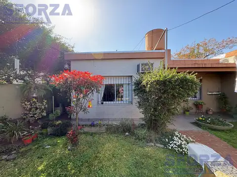 Venta Casa 4 Ambientes en José C. Paz   2 Locales