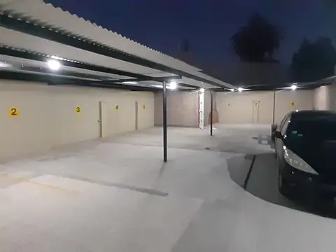 Casa en Venta con 8 cocheras