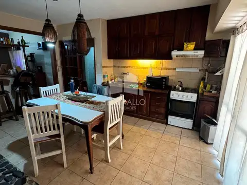 Casa 5 ambientes con 2 baños