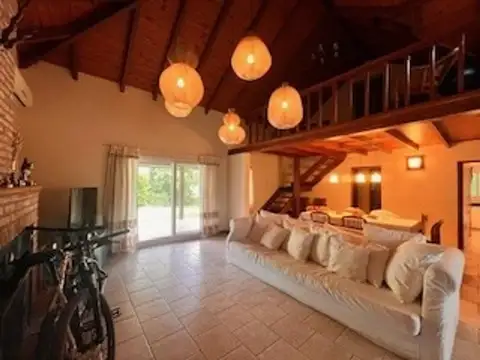 Casa 4 ambientes con 3 baños