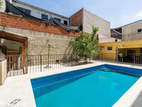 VENTA CASA 5 AMBIENTES C/PILETA PARRILLA Y COCHERA