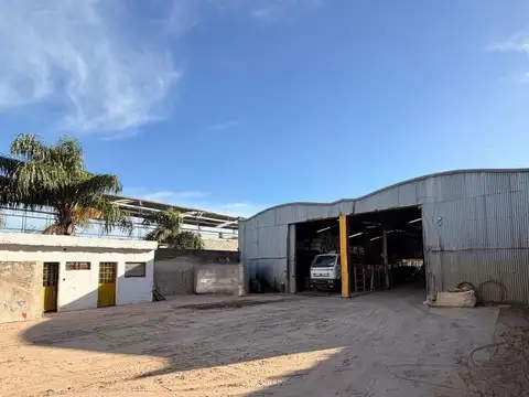 EXCELENTE LOCAL (GALPON CON OFICINAS) A LA VENTA.