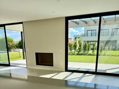 Araucarias Puertos del Lago Escobar