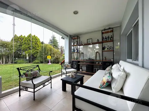 En Venta La Lomada Residencia de autor, lote propio 1200m2, Casa 480m2 privacidad y diseno PILAR