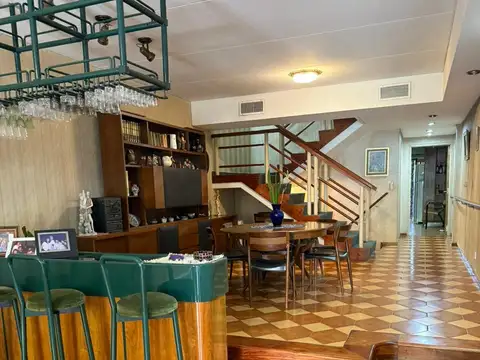 Depto Tipo Casa en Venta de 5 ambientes