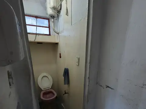 Local en Alquiler en Monte Castro, $ 450.000