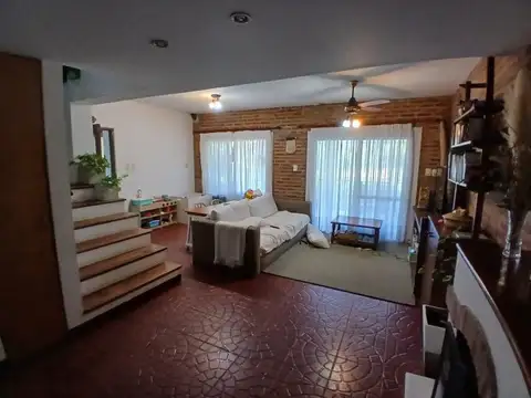 Casa 5 ambientes con 1 baño