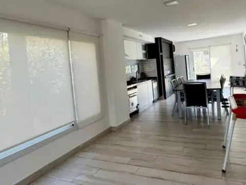 Casa en Alquiler en Solar Del Bosque, USD 1.800