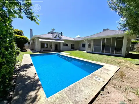 Casa en venta de cuatro ambientes en Los Ombues de Hudson