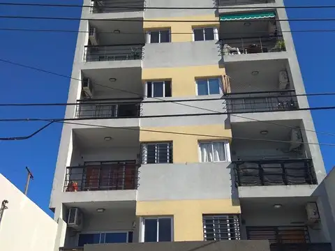 Excelente luz / con balcón