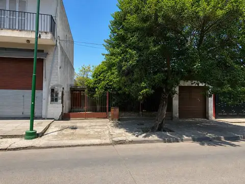 VENTA CASA CON LOCAL A REFACCIONAR