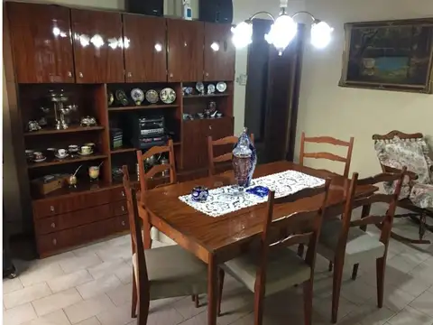 Casa 5 ambientes con 3 baños