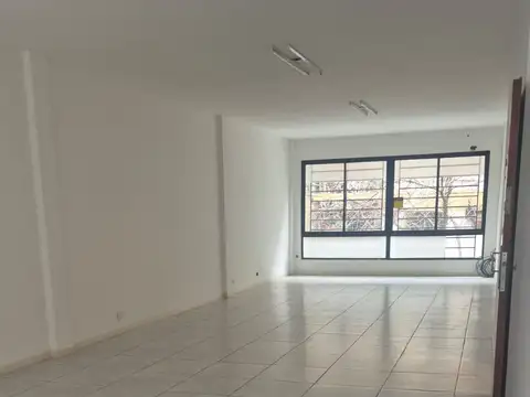 Oficina 3 ambientes con 1 baño