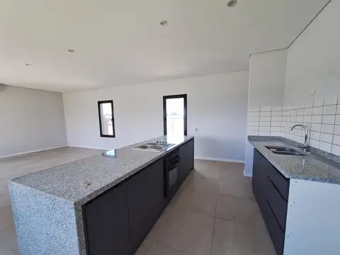 Casa 4 ambientes con 3 baños