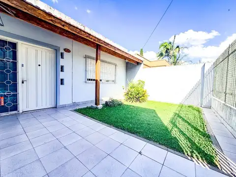 Casa en venta Tapiales con patio, quincho y garage