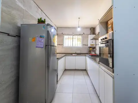 Casa 5 ambientes con 2 baños