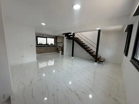Depto Tipo Casa en Venta de 5 ambientes
