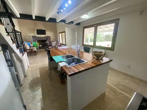 Casa 4 ambientes con 3 baños